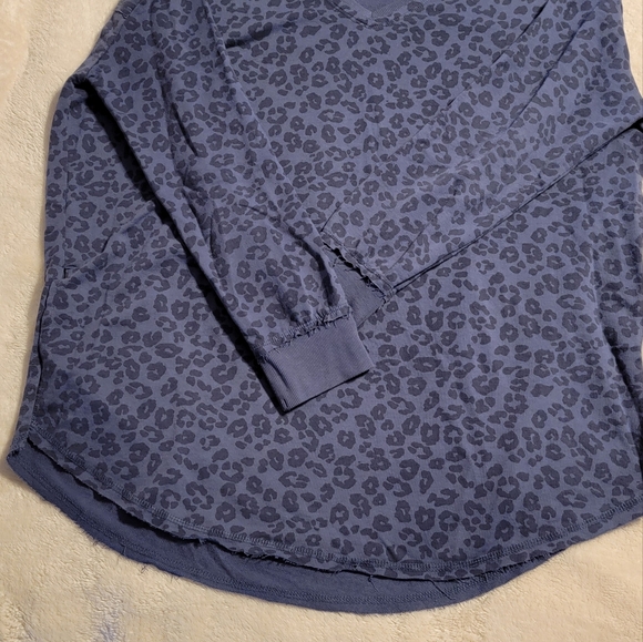 WHITE CROW Blue Leopard Print Sweatshirt Size Large - Picture 1 of 4